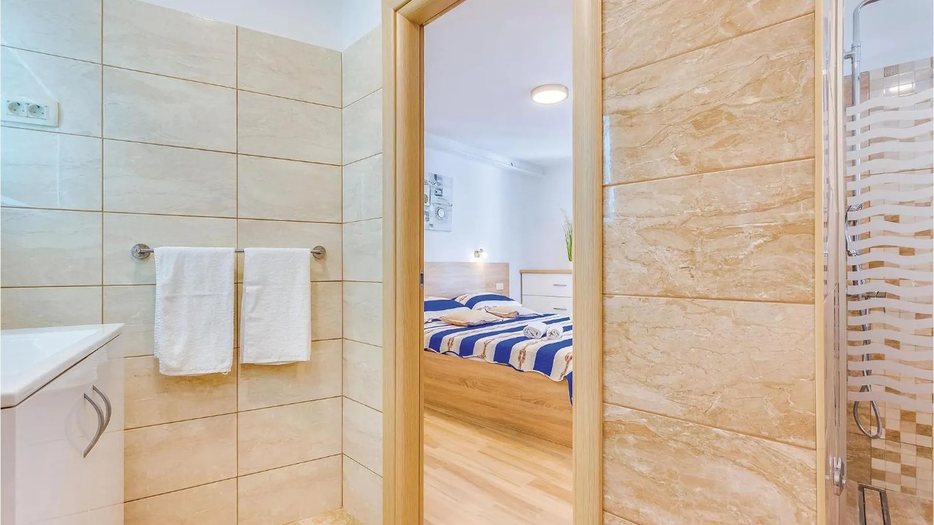 Stunning Home In Novi Vinodolski With Wifi 0*,