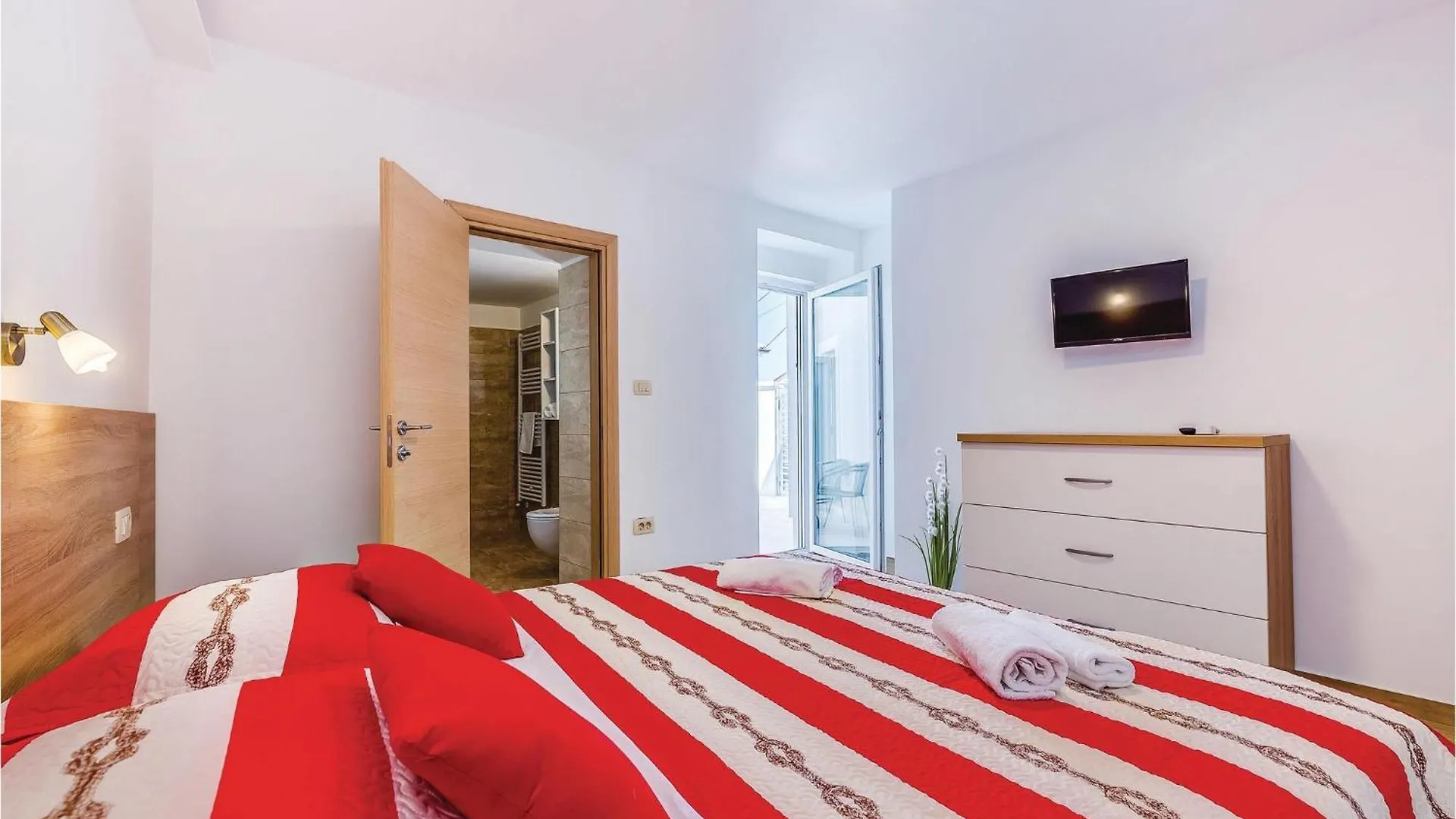Stunning Home In Novi Vinodolski With Wifi