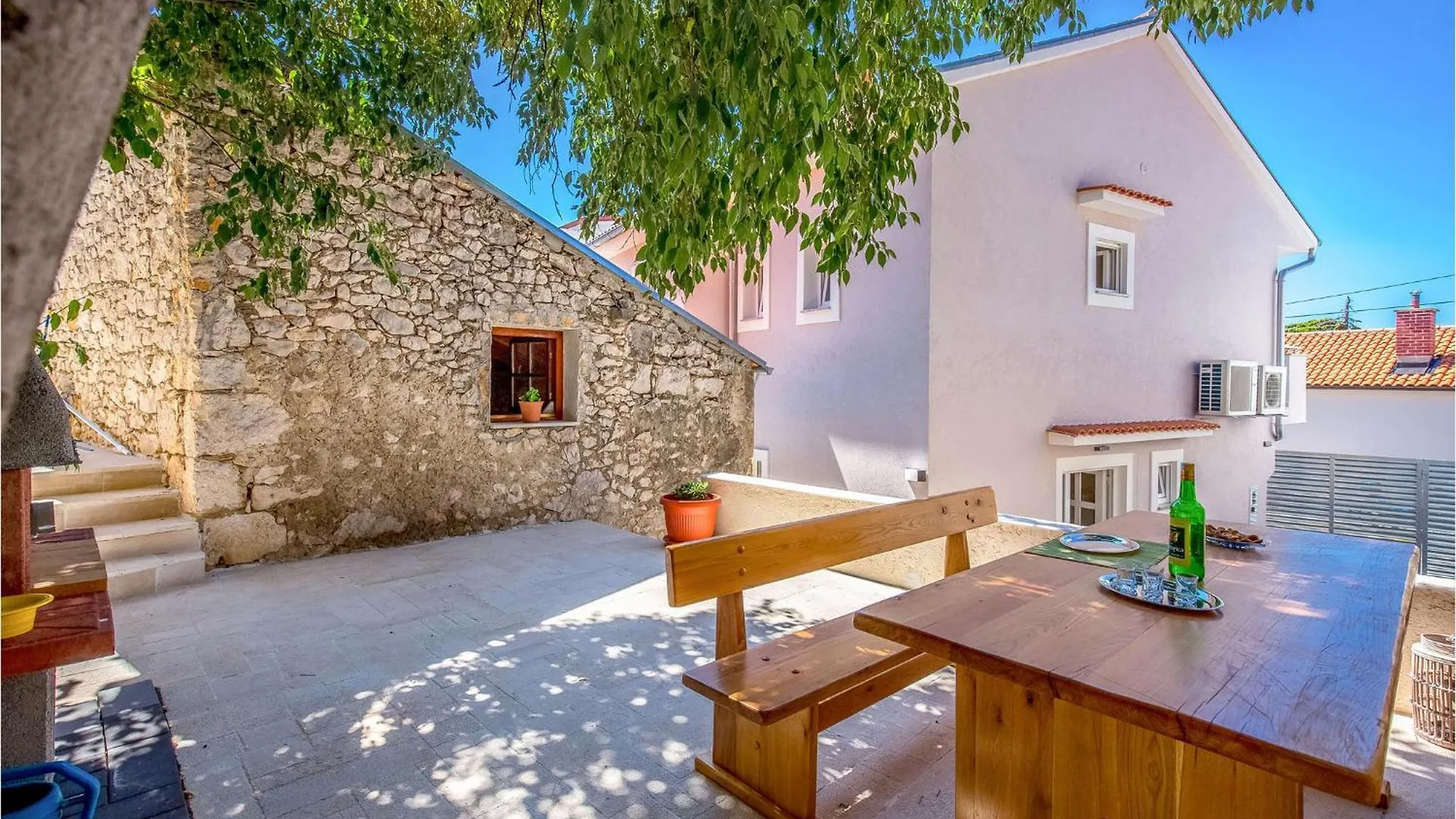 Stunning Home In Novi Vinodolski With Wifi Holiday home